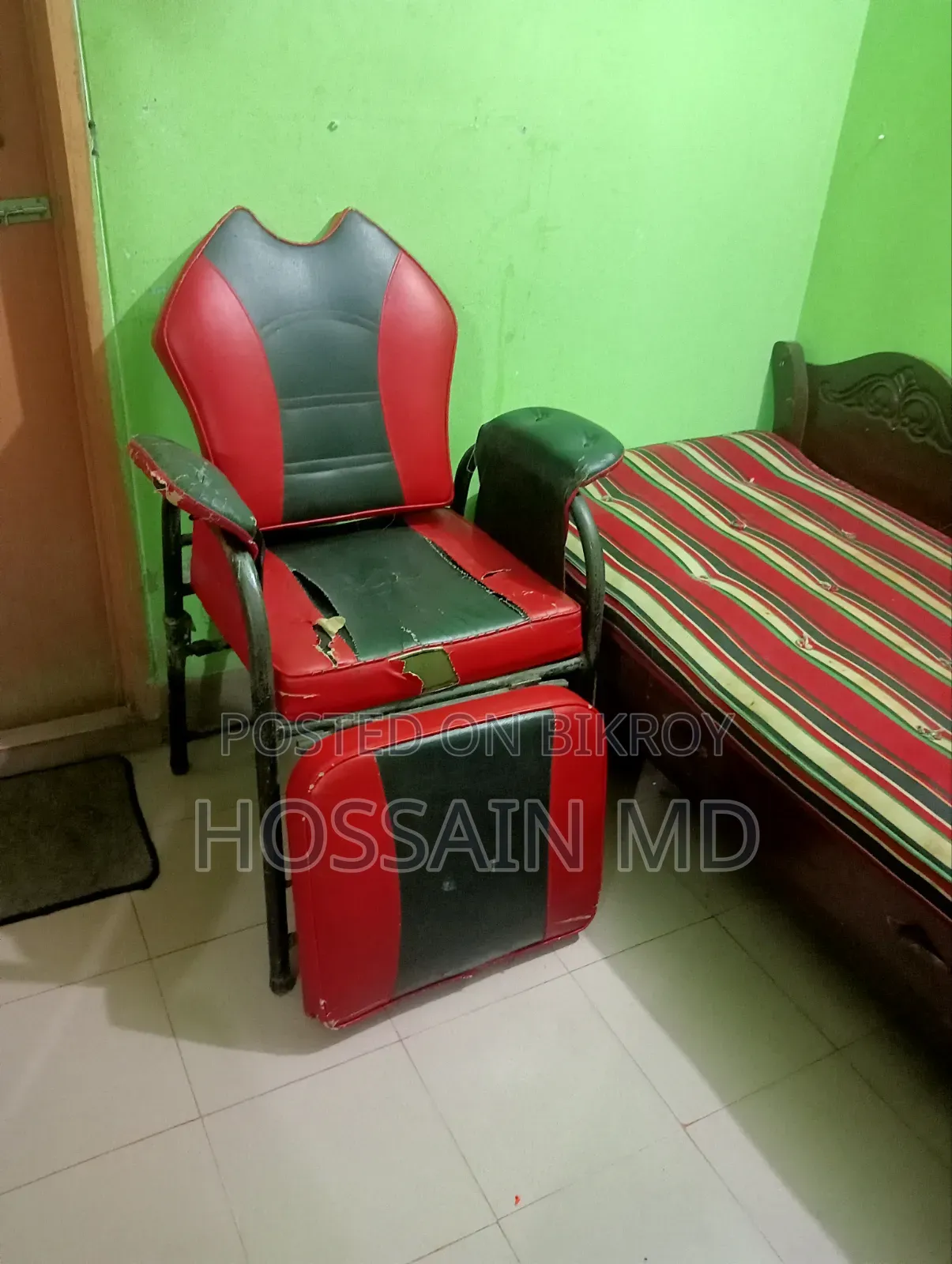 3-Part Facial Chair and Single Box Bed for Sale