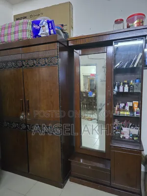 ড্রেসিং টেবিল এবং আলমারি