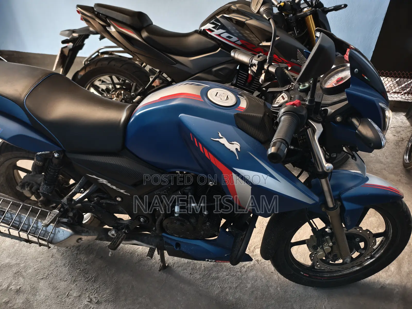 TVS Apache RTR 160 2V ABS 2025 Blue
