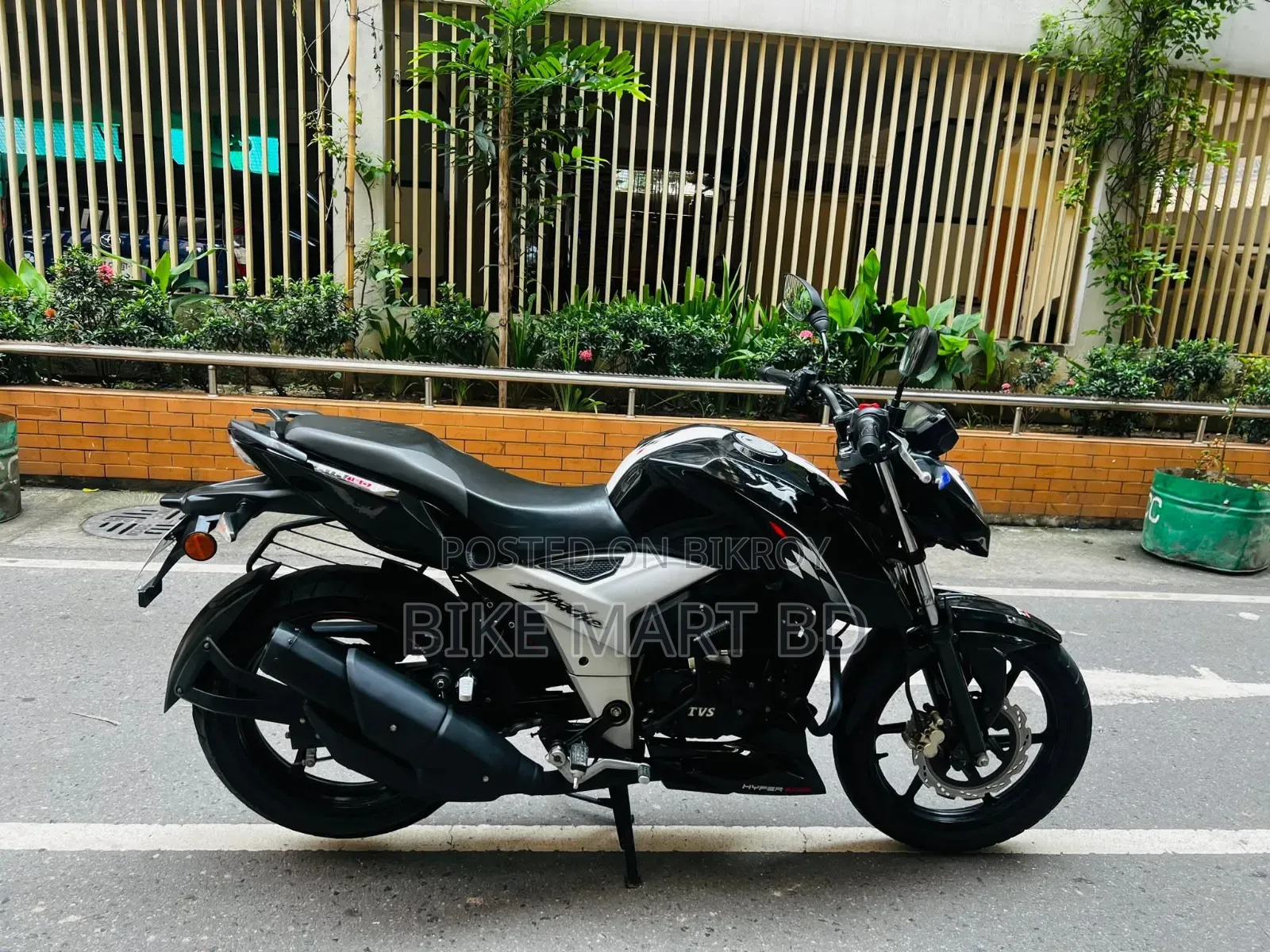 TVS Apache RTR 160 4V 2023 Black