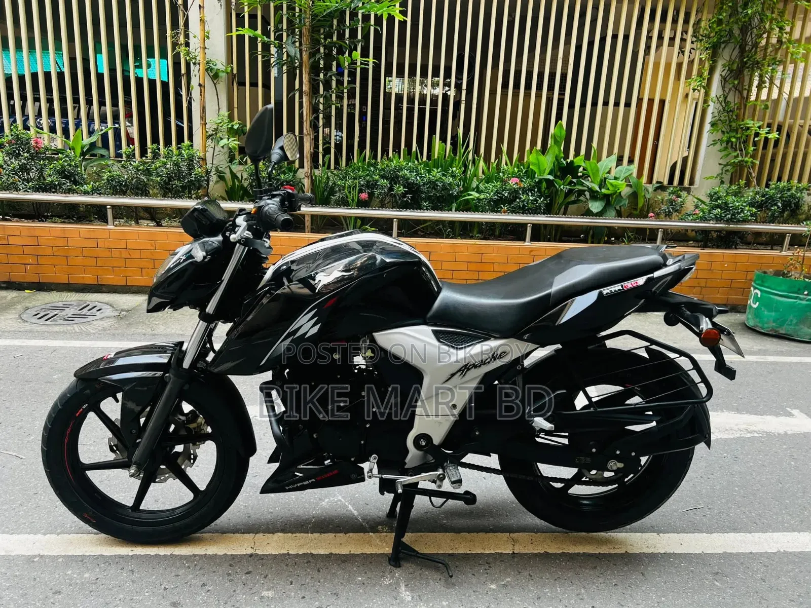 TVS Apache RTR 160 4V 2023 Black