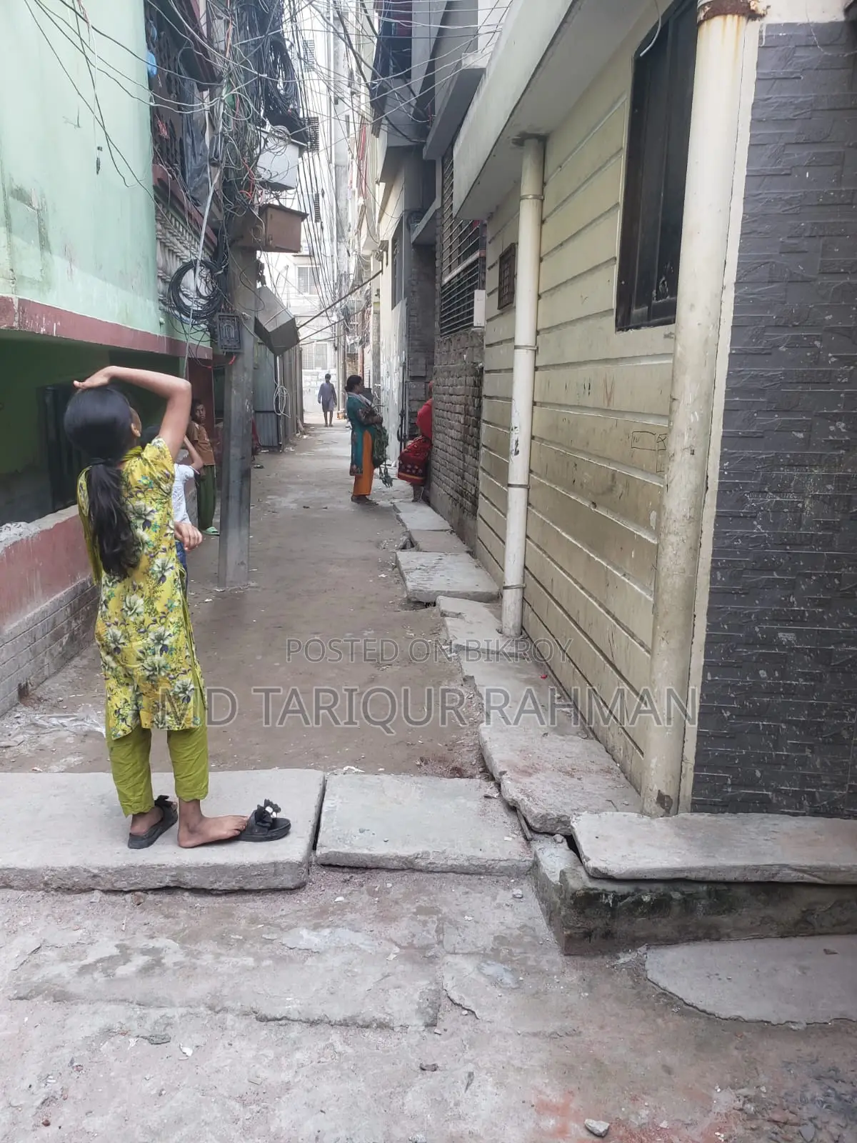 দক্ষিণমুখী ৩ কাঠার নিষ্কণ্টক প্লট বিক্রয় – কদমতলী, ঢাকা