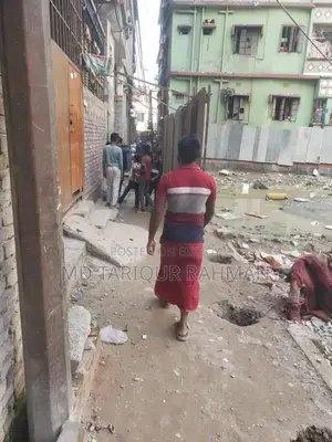 দক্ষিণমুখী ৩ কাঠার নিষ্কণ্টক প্লট বিক্রয় – কদমতলী, ঢাকা