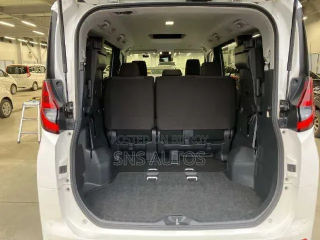 Toyota Noah 2022 Pearl