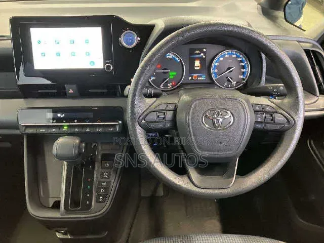 Toyota Noah 2022 Pearl