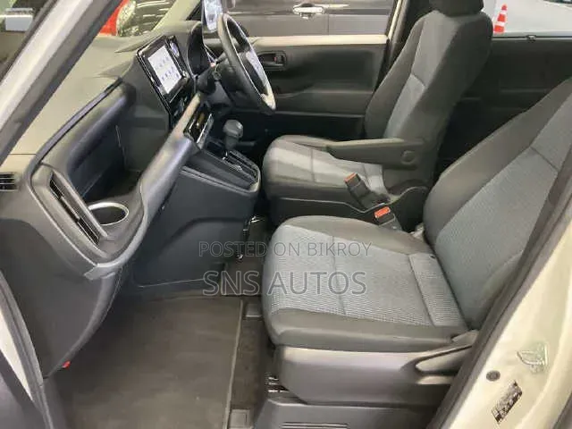 Toyota Noah 2022 Pearl