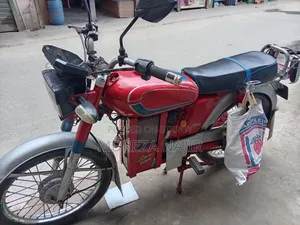 Hero Dawn 100 2017 Red