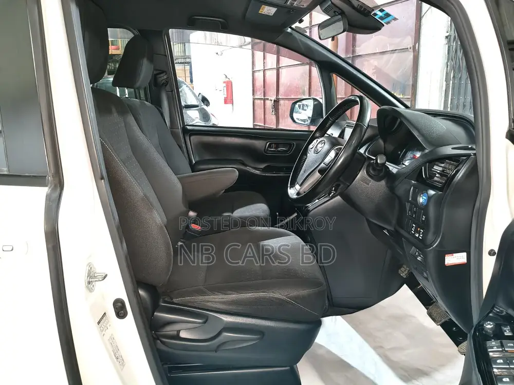 Toyota Voxy 2020 Pearl