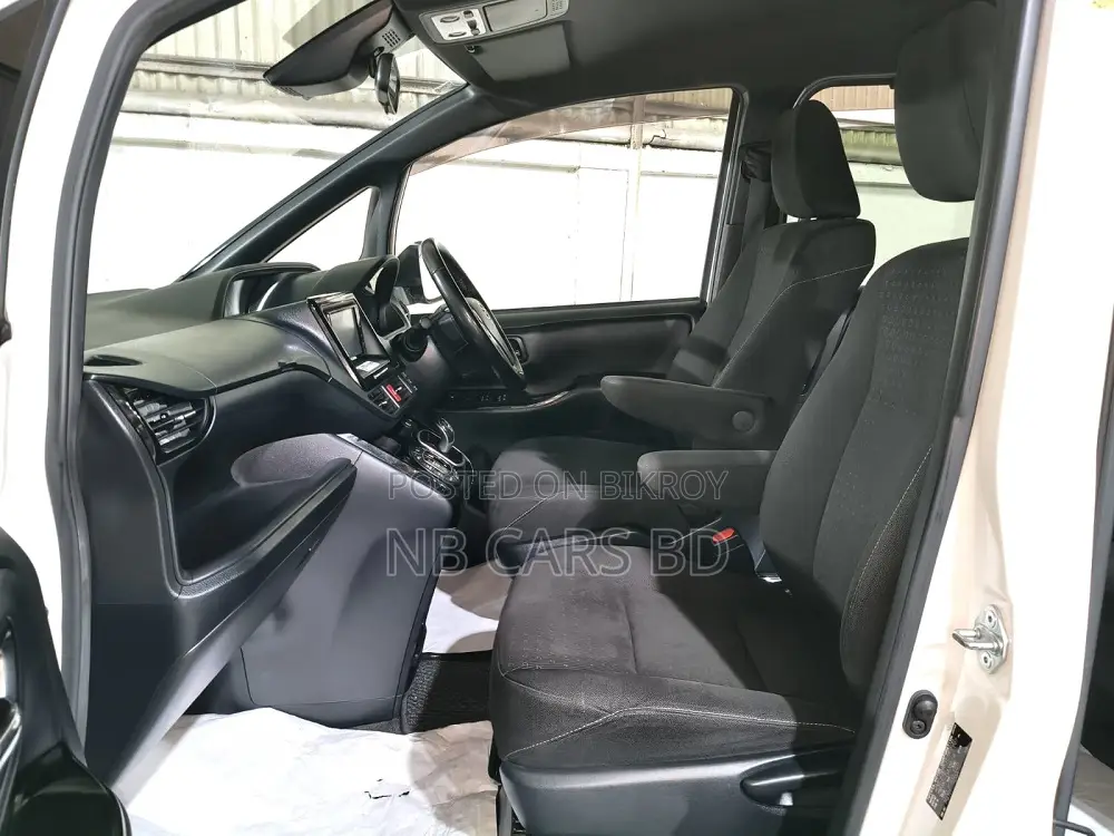 Toyota Voxy 2020 Pearl