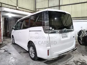 Toyota Voxy 2020 Pearl