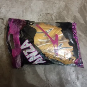 একদম ফ্রেশ Anza Pro ফুটবল বুট বিক্রি হবে -৪১size- মাত্র ১ দিন ব্যবহৃত