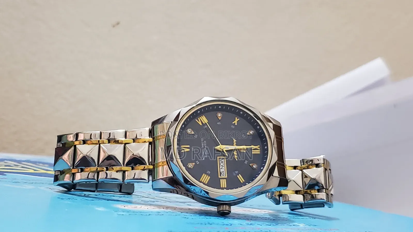 Poedagar Luxury Men's Watch (Includes Original Box & Extra Battery)