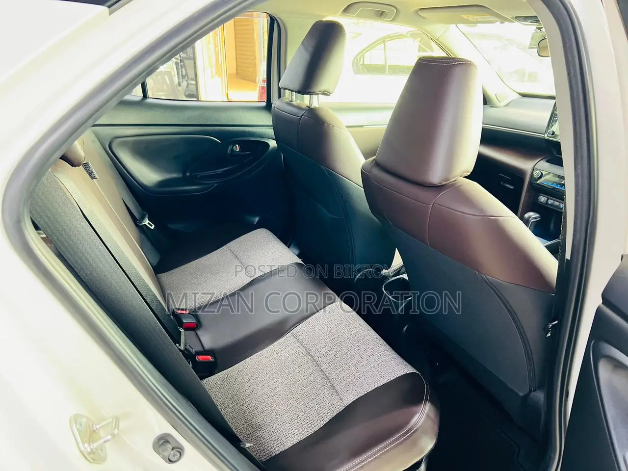 Toyota Yaris Cross 1.5 Hybrid AWD 2021 Pearl