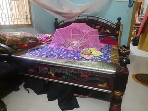 একটি ষ্টীলের খাট
