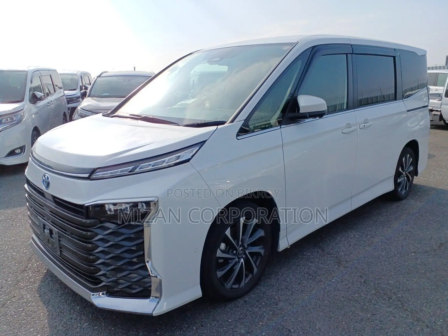 Toyota Voxy 2022 Pearl