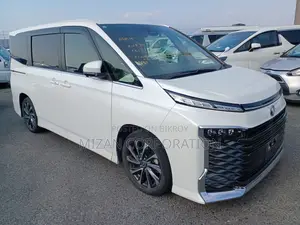 Toyota Voxy 2022 Pearl