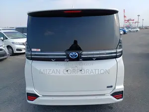Toyota Voxy 2022 Pearl