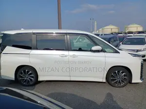 Toyota Voxy 2022 Pearl