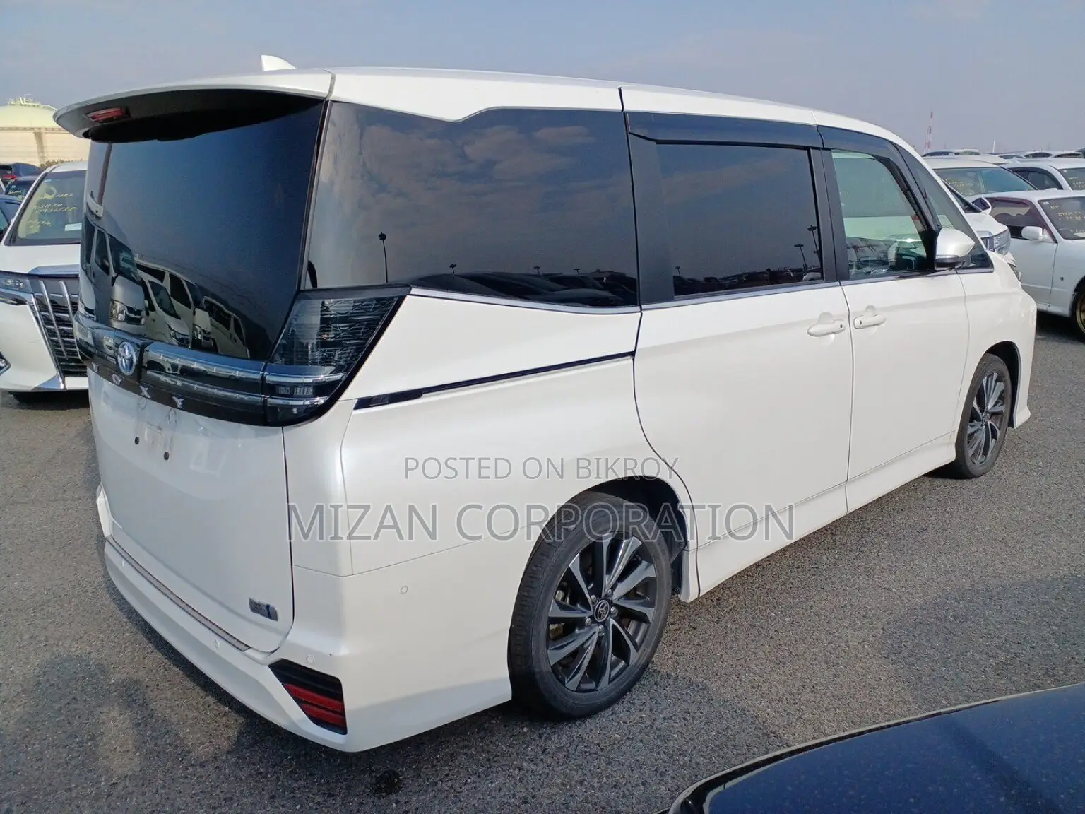 Toyota Voxy 2022 Pearl