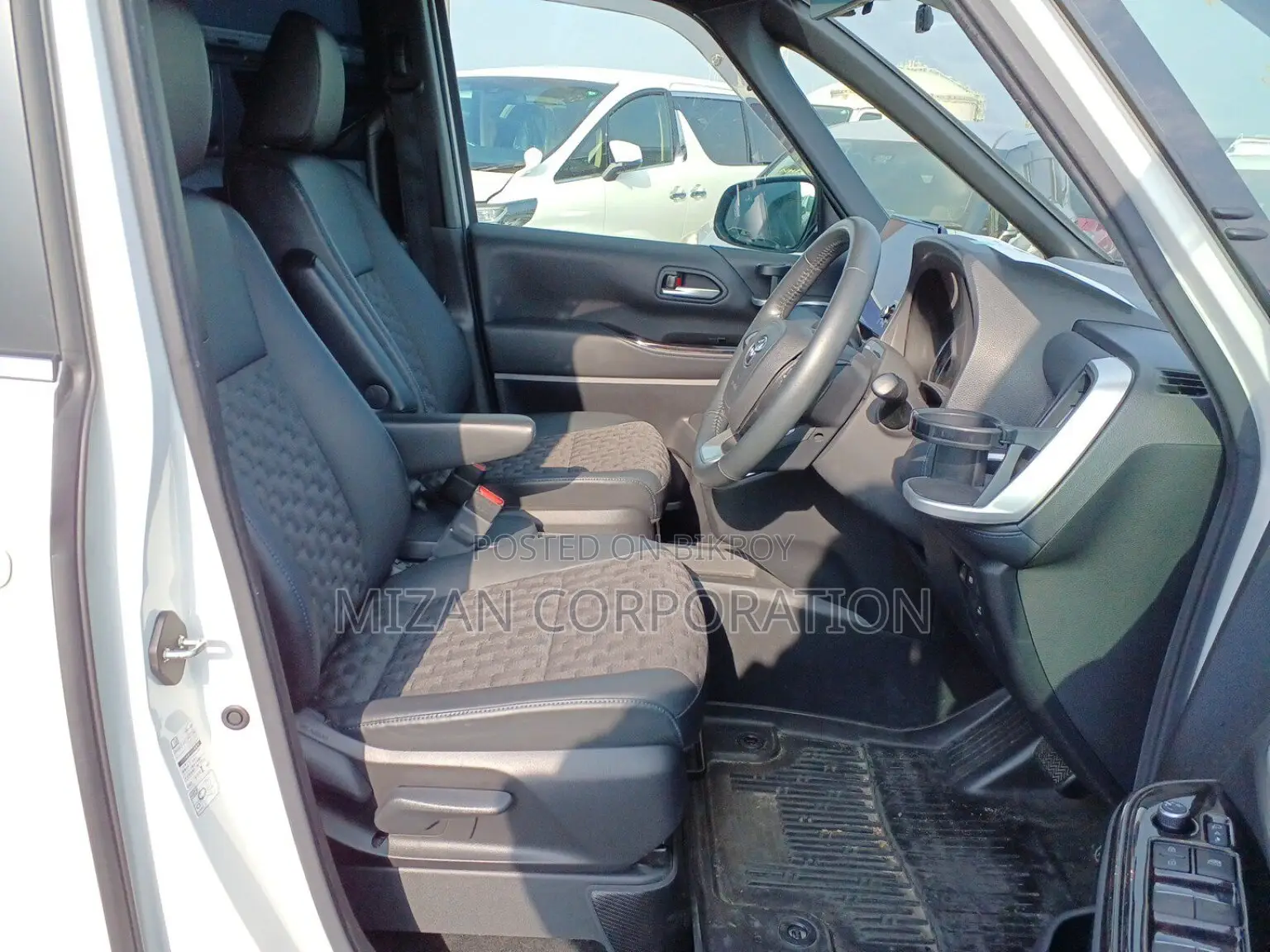 Toyota Voxy 2022 Pearl