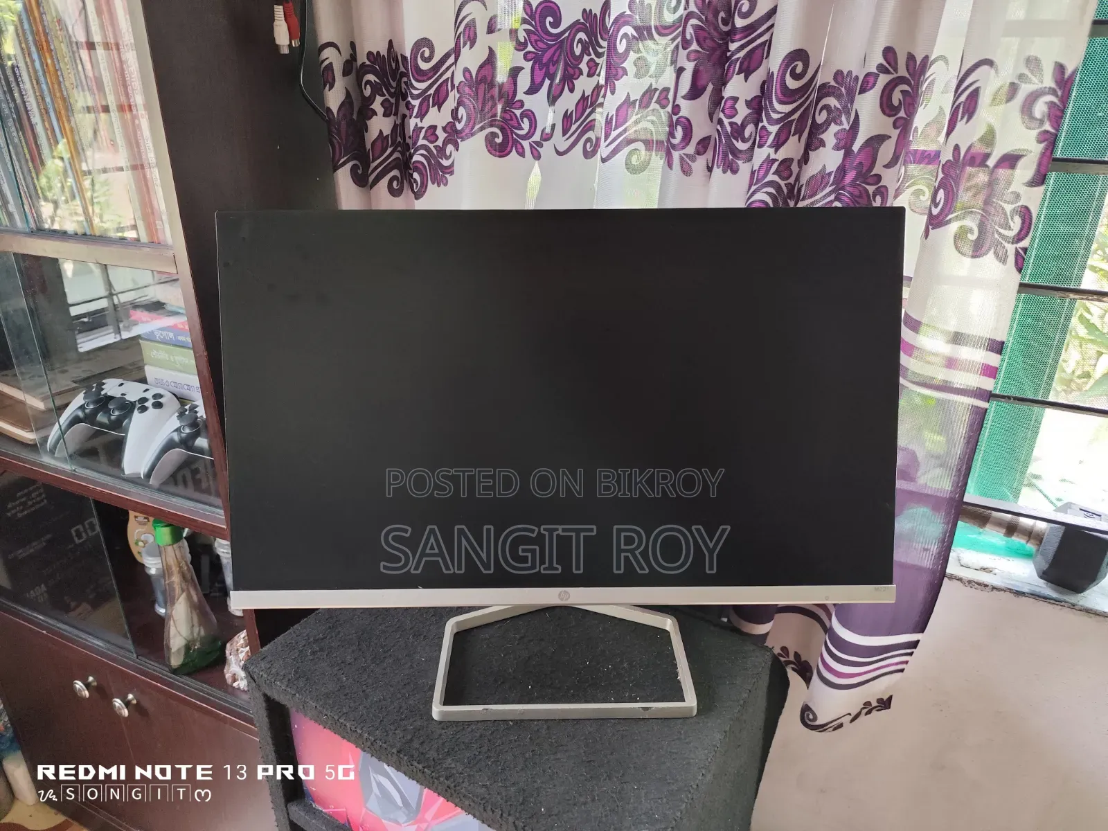 HP Monitor for Sale: Display Issue, Overall Good Condition