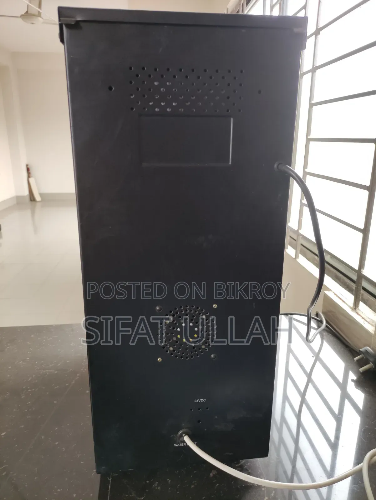 Nescafé Commercial Vending Machine for Sale. In perfect condition.