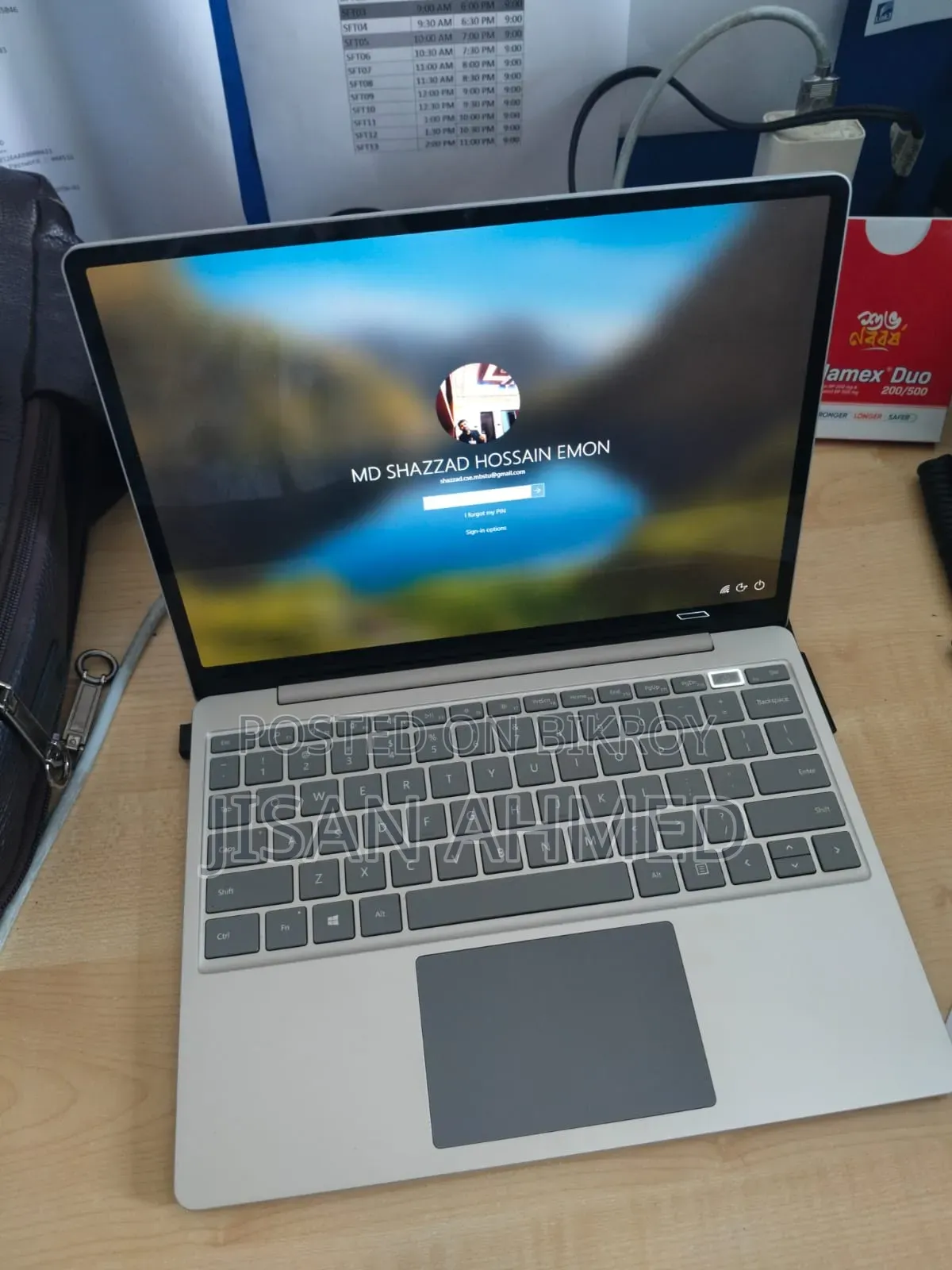 ল্যাপটপ Microsoft Surface Go ১৬জিবি Intel Core I5 এসএসডি ২৫৬জিবি