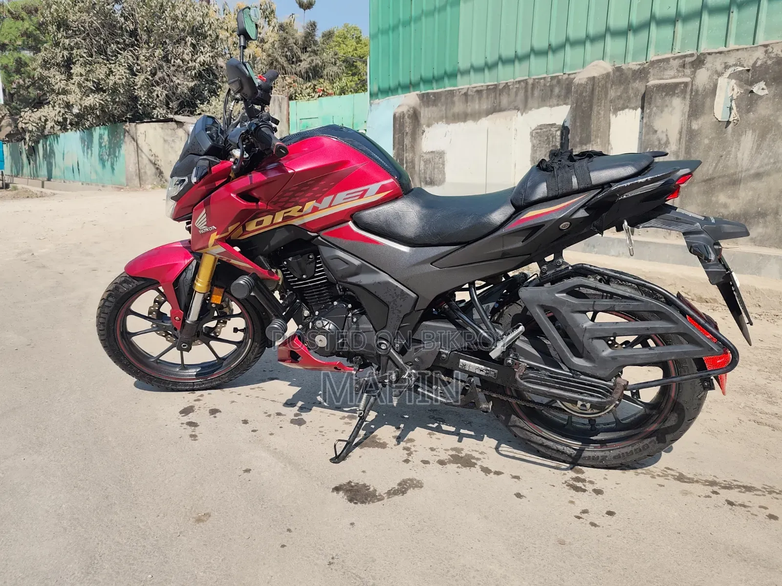 Honda Hornet 2025 Red
