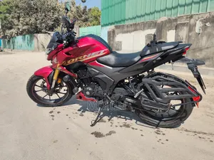 Honda Hornet 2025 Red