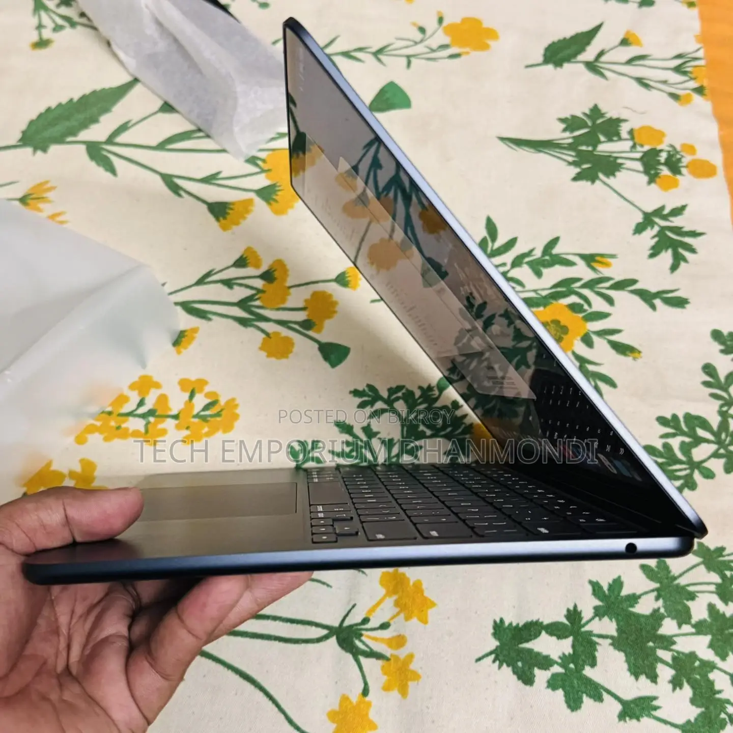 New Laptop Apple MacBook 8GB Apple M4 SSD 256GB