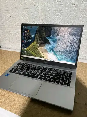 Laptop Acer 3GB Intel SSD 256GB