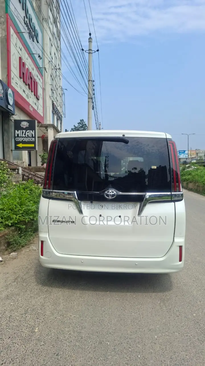 Toyota Esquire 2021 Pearl