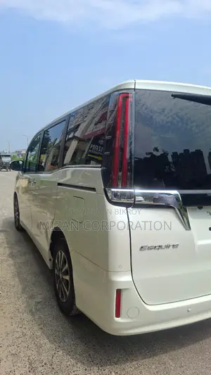 Toyota Esquire 2021 Pearl