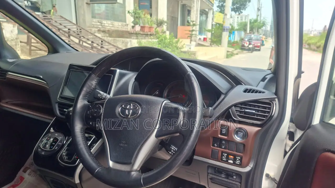 Toyota Esquire 2021 Pearl