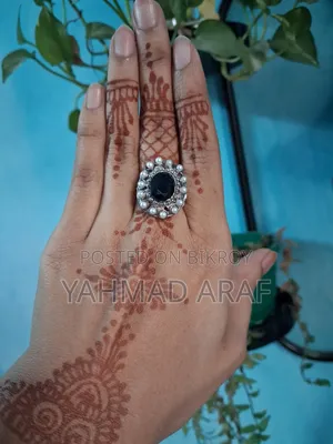 সাদা এবং রুপালি রঙের জুয়েলারি কম্বো