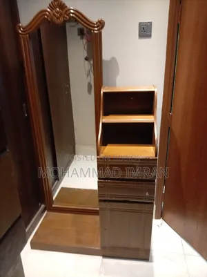 Wooden Dressing Table With Mirror