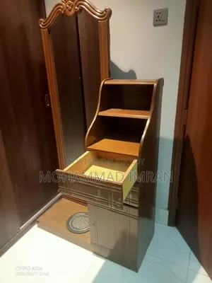 Wooden Dressing Table With Mirror