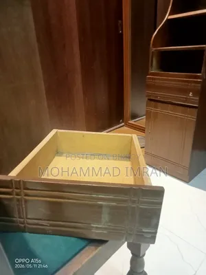 Wooden Dressing Table With Mirror