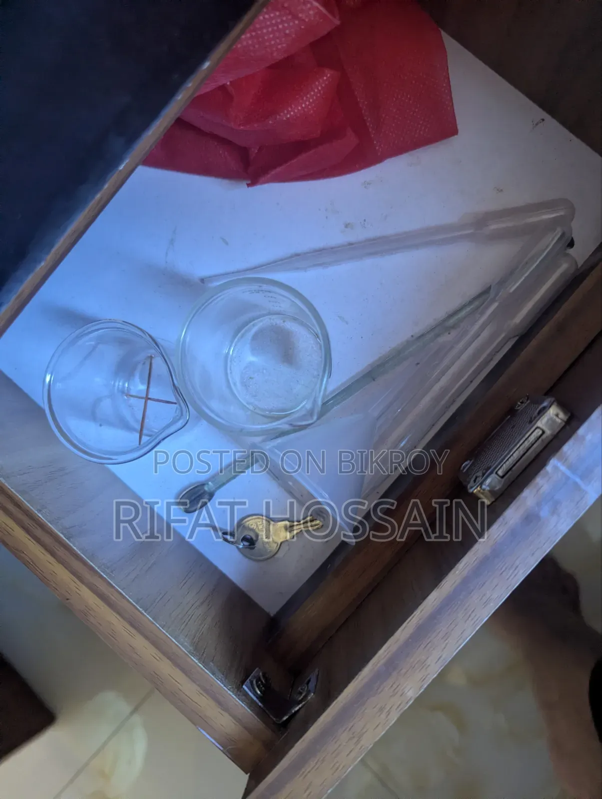 পারফিউম কম্পোনেন্টস উইথ বক্স, স্টিকার অ্যান্ড পেজ