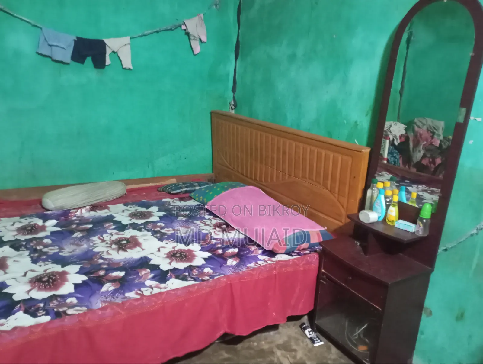 Selling a Bed and a Dressing Table