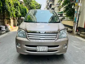 টয়োটা নোয়া ২.০ এডব্লিউডি (৮ সিটার) ২০০২ বেইজ