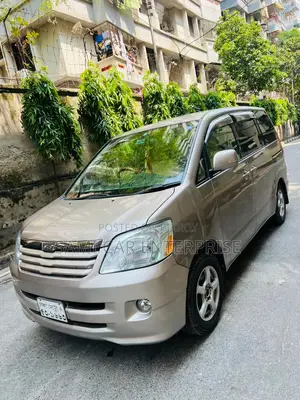 টয়োটা নোয়া ২.০ এডব্লিউডি (৮ সিটার) ২০০২ বেইজ
