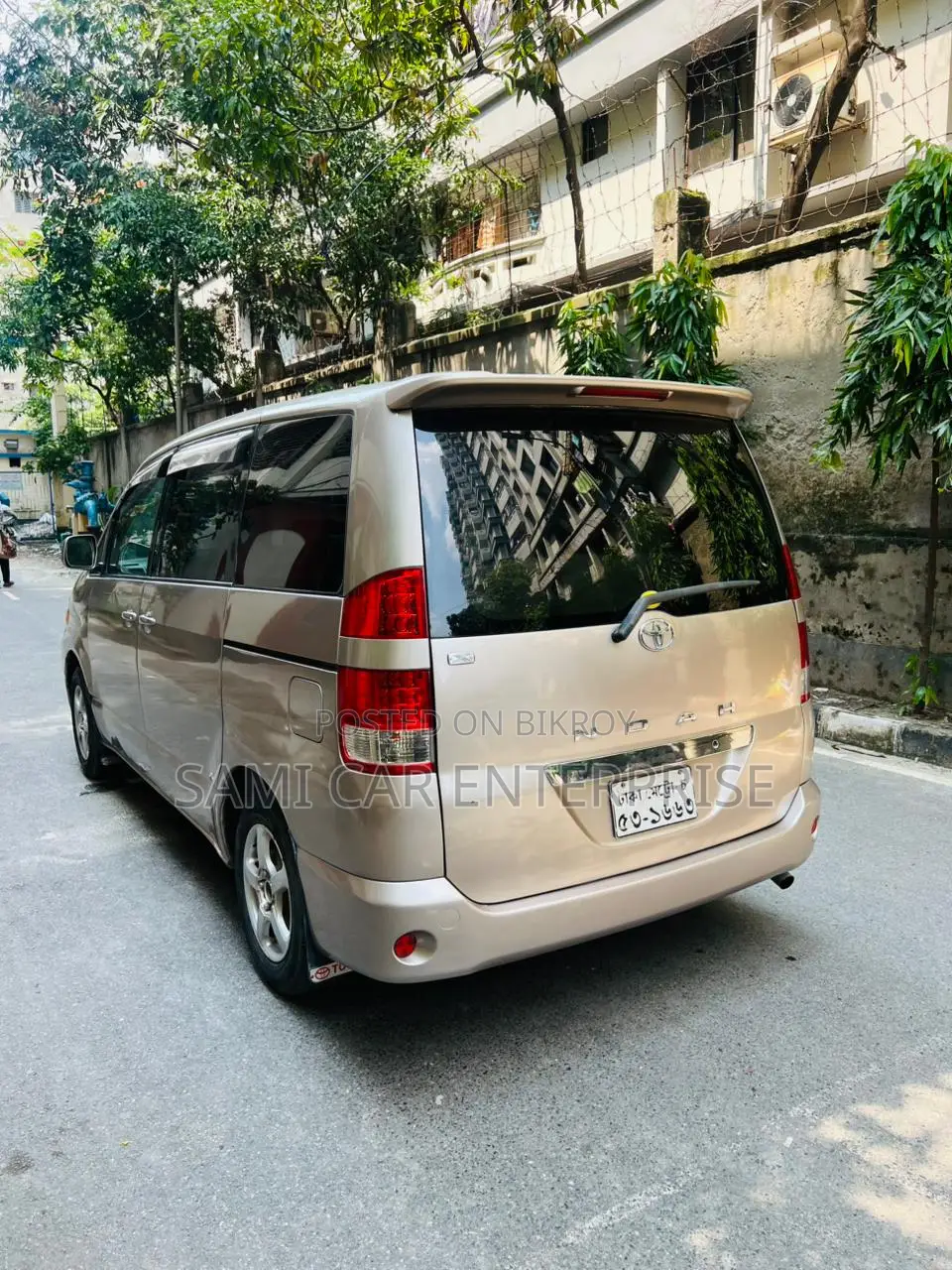 টয়োটা নোয়া ২.০ এডব্লিউডি (৮ সিটার) ২০০২ বেইজ