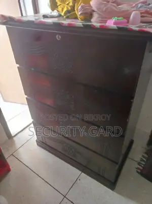 ব্যবহৃত ওয়ারড্রোব