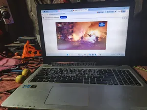 Laptop Asus K56CM 4GB Intel Core I5 HDD 750GB