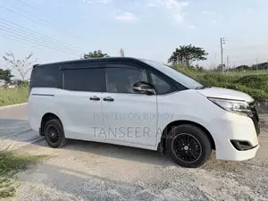 Toyota Esquire 1.8 FWD Hybrid (7 Seater) 2018 Pearl