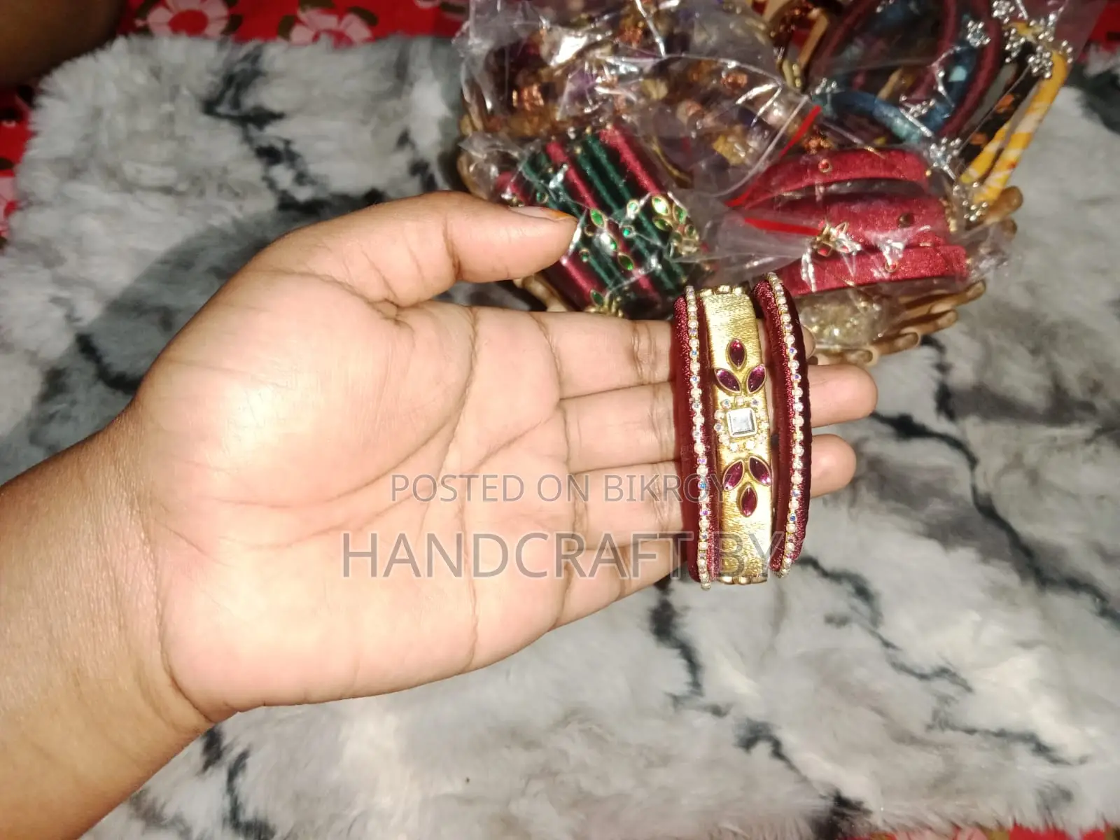 রাজকীয় সাজে নিজেকে রাঙাতে নিয়ে এল আমাদের নতুন হ্যান্ডমেড চুড়ি সেট!