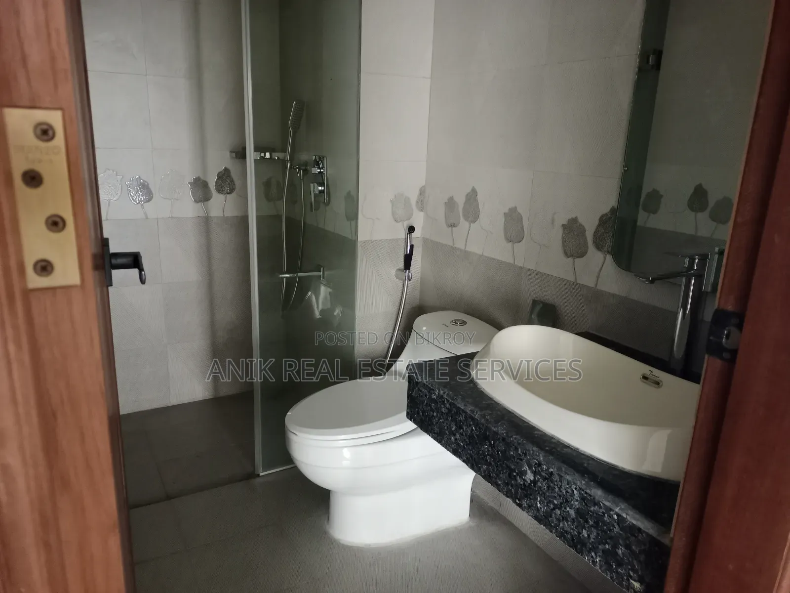 4-bedroom Apartment in Anik Real Estate, Gulshan for Rent