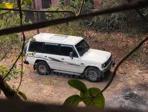 Mitsubishi Pajero 1990 White