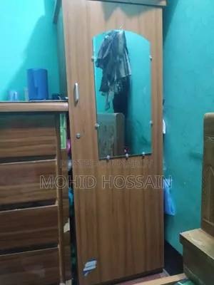 আলমারি এবং খাট বিক্রি হবে